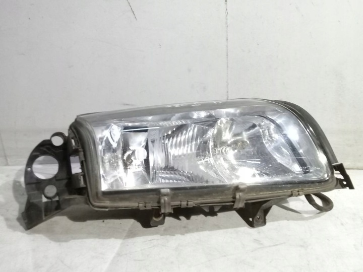 Volvo S80 and light right front front EU