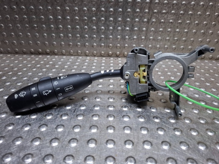 MANETKA Commodo essuie glace A1695450010 MERCEDES W169 W245