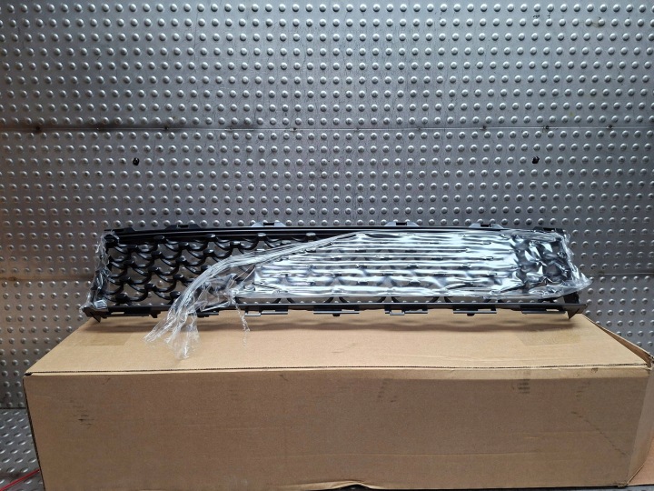 grid central of a bumper front 735619520 FIAT 500 LIFT 2015