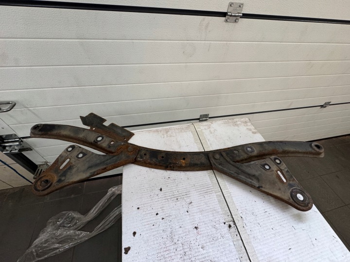 Stütze träger SANEK FORD FOCUS MK3