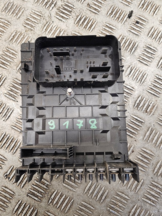1K0937125D Kasten der Sicherungen PRZEKAZNIKOW SKODA OCTAVIA II LIFT