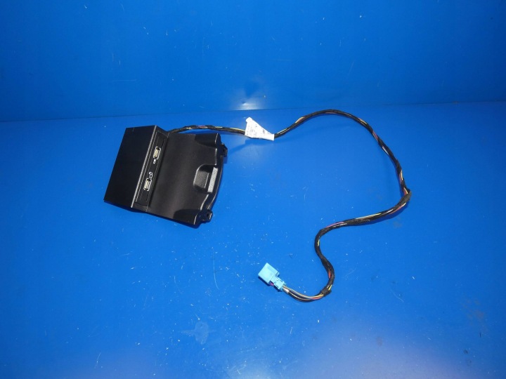 MERCEDES GLA W156 A W176 CLA W117 GNIZDO PORT USB SSD
