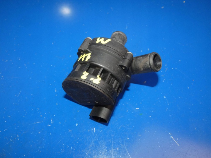 MERCEDES CLA W117 A W176 B W246 GLA W156 2.2 1.8 CDI pump of water supplementary