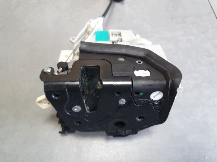 Audi Q7 4M de la Serrure Portière Droite Avant 8J1837016F