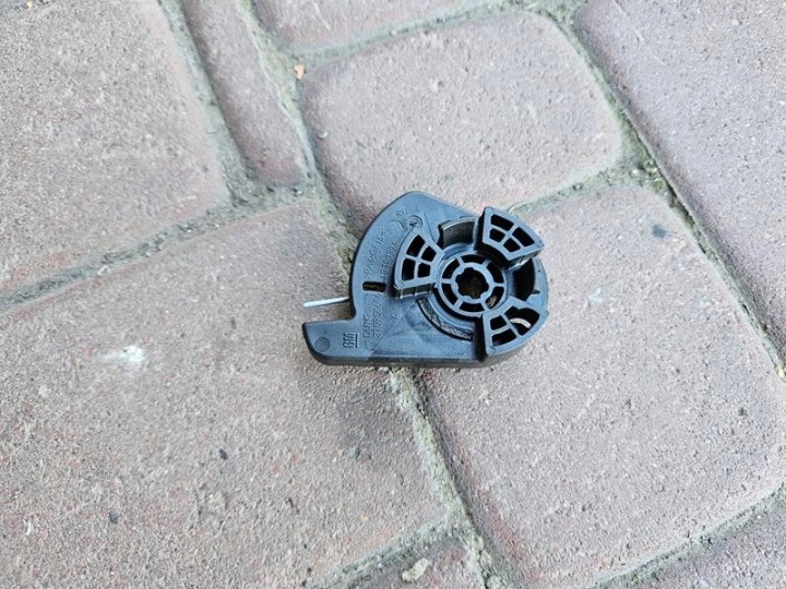 Rygiel bebenek Halter Regulations- SITZ rechts Opel Meriva B 13320325