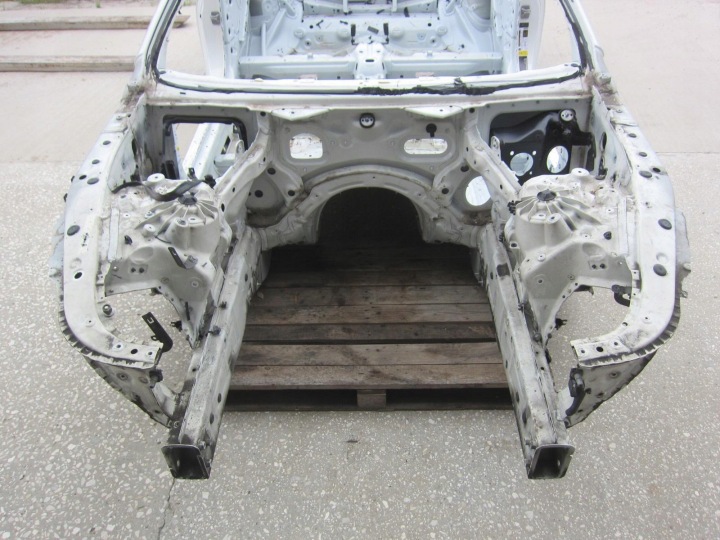 BMW F12 F06 LONGHERONE quarto LONGHERONE FARTUCH supporto