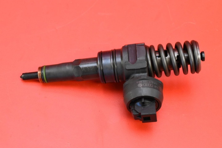 Injecteur Injecteur 038130073AG 0414720215 VW TOURAN 1 et 1.9 TDI 105KM 03-06
