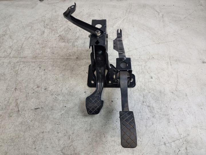 pedale plynu a brzdy OE 1J1721111A 1J1721130 AUDI A3 8L 96r
