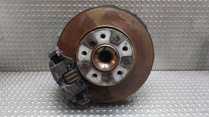 otoč čapu strmeň pravý predok 6764444 BMW E90 E91 E92 E93 E81 E82 E87