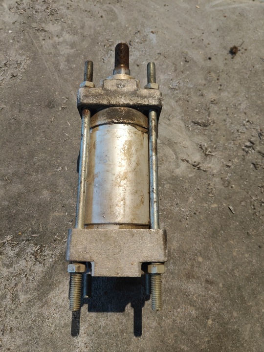 Pneumatický válec ORSTA TGL 42869 Pn1A 63x40 7