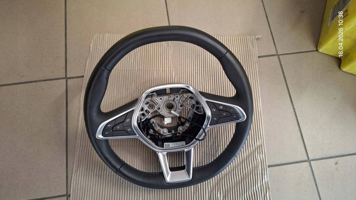 volan Renault Captur II CLIO V 484006274R kao nova!
