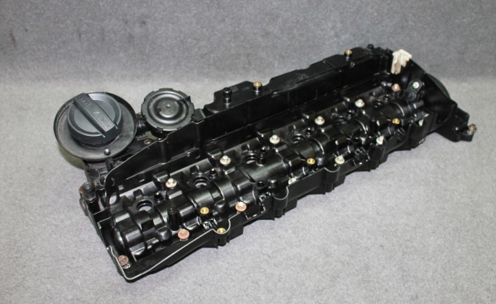 BMW E90 F30 F32 F10 F15 F01 2.5D 3.0D N57 - cover of valves of head 7823181