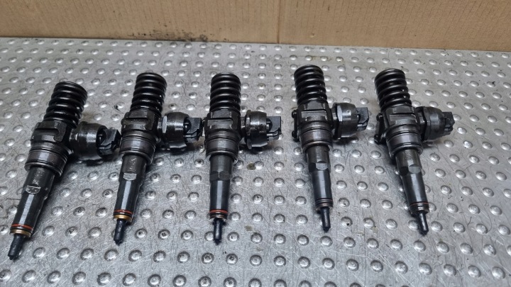 nozzle nozzle 070130073N VW TOUAREG 7L 2.5 TDI BAC