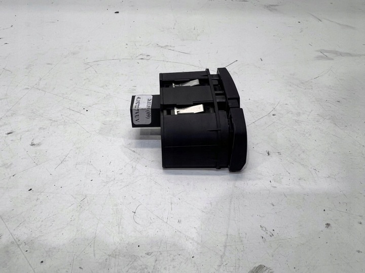 Pulsante per l’apertura CASSETTO PORTAOGGETTI AUDI A6 C6 4L1927227