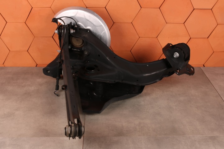 BMW F40 F44 F45 F46 X1 F48 X2 F39 otoč ramene levá záď 2WD 6851579