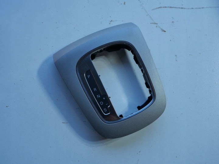 PANEL RÁM řadící páky MIESZKA změny převodů 8U0864261P AUDI Q3
