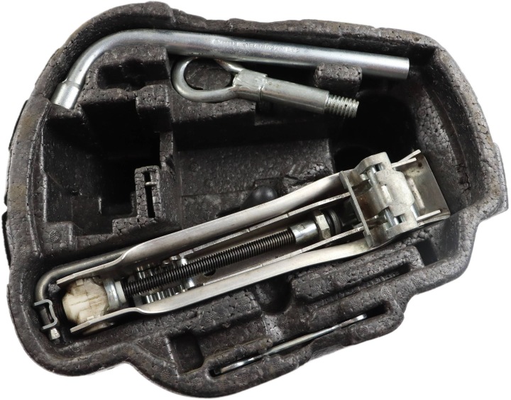 VW GOLF IV BORA STRYROPIAN WKLAD Roues de la roue de secours pour NARZEDZIA 1J0012115