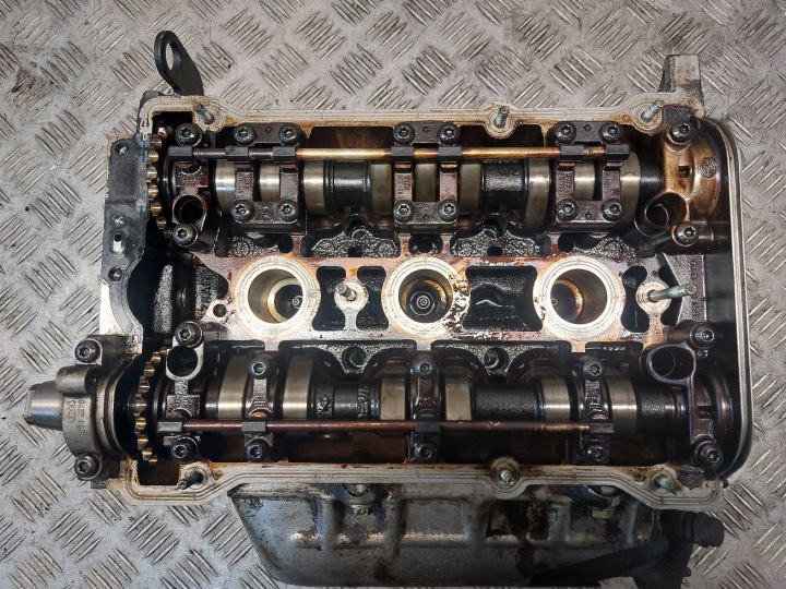 head. VOLKSWAGEN PASSAT B5 2.8 V6 078103373A