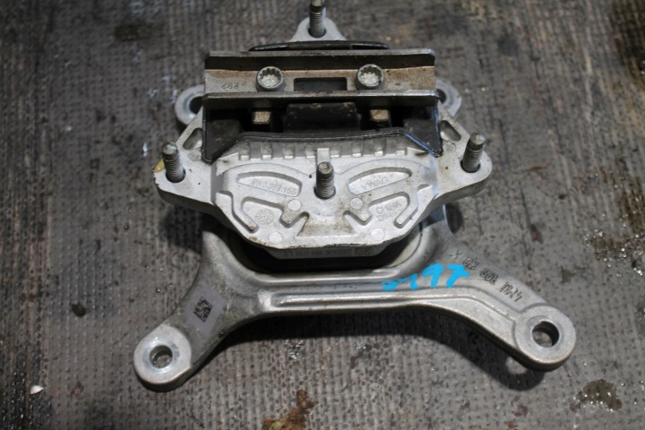 3497. holder engine mount AUDI 4M0399118K 8W0399156