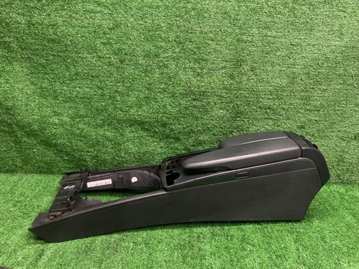 TUNEL Loketní opěrka EUROPA A2046800050 MERCEDES C-klasa W204 10R.