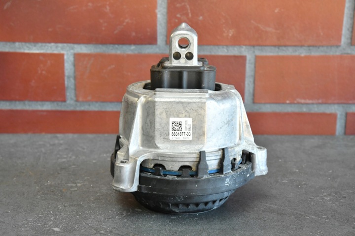 Supporti motore usato sinistra Supporto BMW 5 G60 G61 530e 22580km 8831877