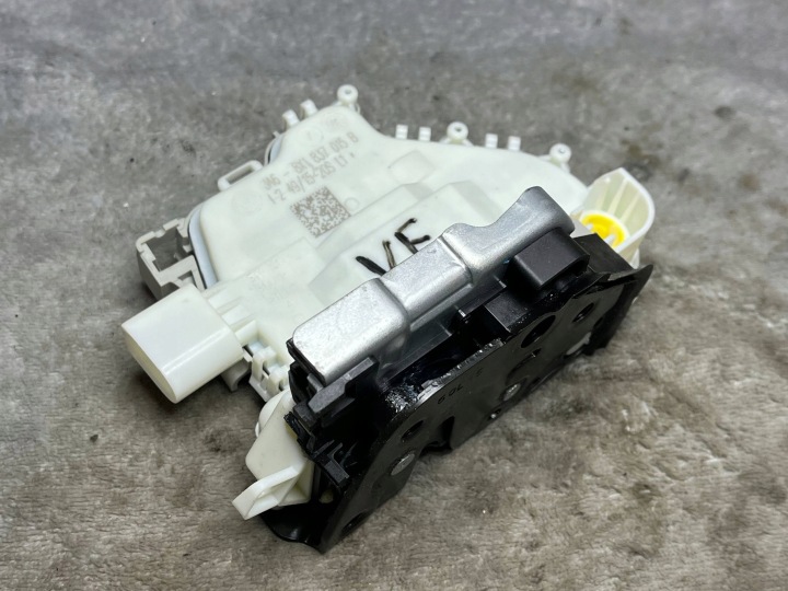 AUDI A5 LIFT 8W6 COUPE de la Serrure Portière Gauche 8X1837015B !J
