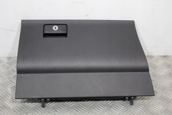 pretinac suvozača konzoli TOYOTA URBAN CRUISER 55550-52190