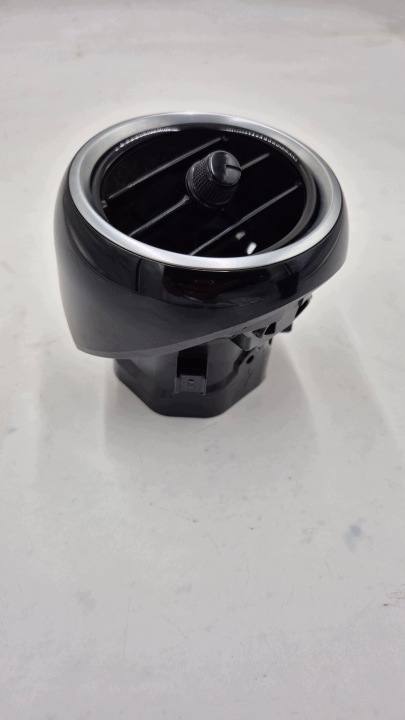 BOCCHETTA ARIA ANTERIORE Destro MERCEDES W205 W253 A2058304004