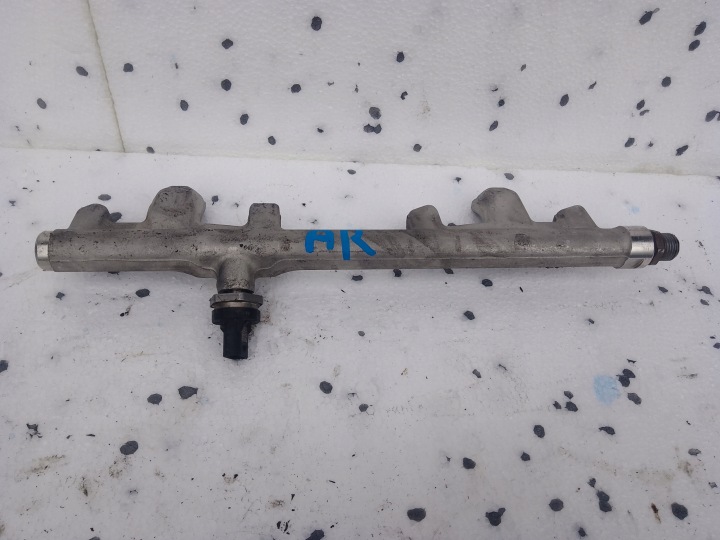 RAMPE INJECTION VOLKSWAGEN AUDI 06N133317A