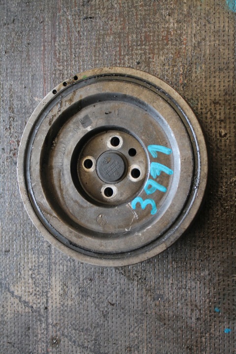 3911. Riemenscheibe VW 04L105251N