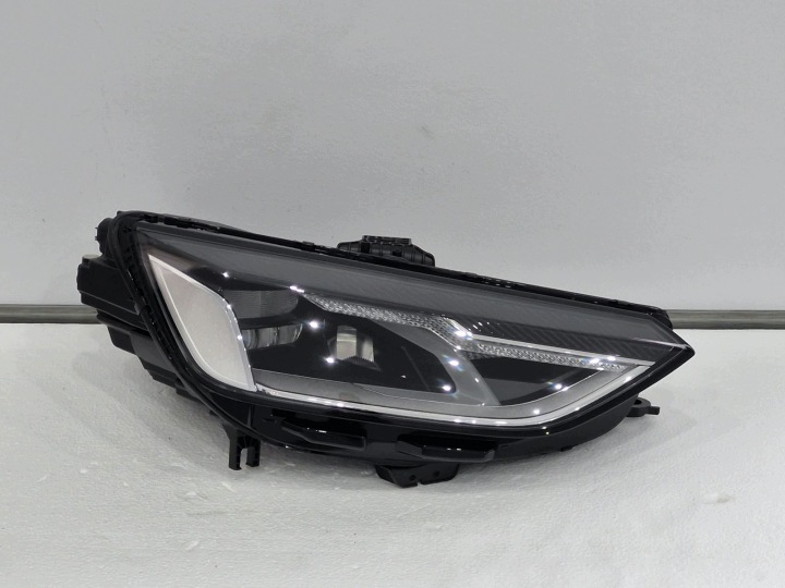 light right Audi A4 8W LIFT FULL LED