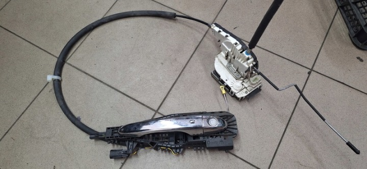 Maserati Quattroporte VI de la Serrure Portière Gauche Avant 670030621