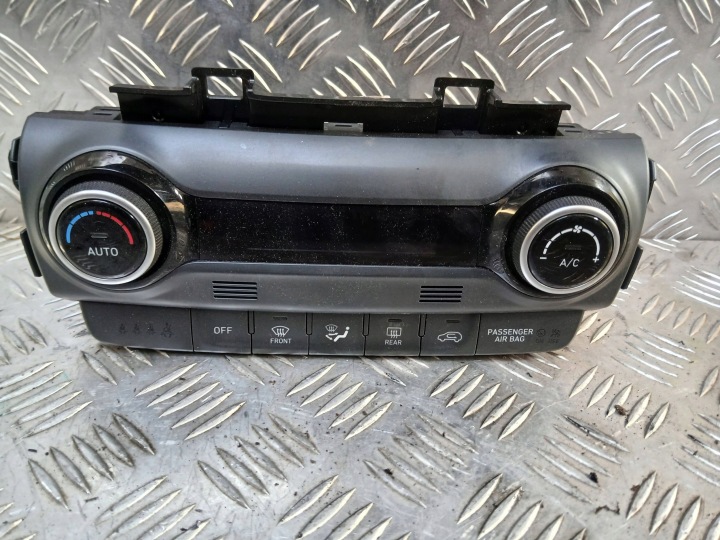 HYUNDAI KONA PANEL of the air conditioning switch C200367820 2017