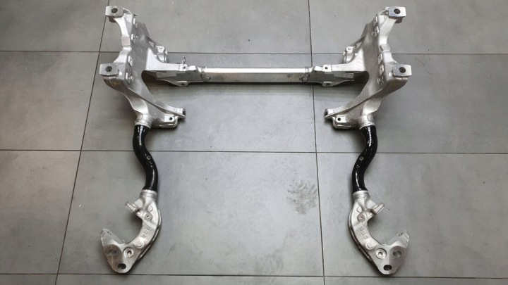Audi Q8 nápravnice přední nápravnice naprava MOTORU 4M0399315T