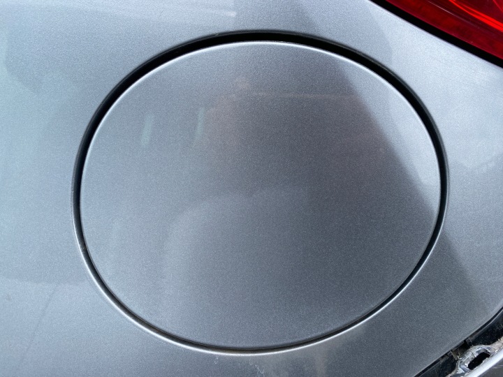 Tankklappe des Kraftstoffsbehälters Mazda 2 II 08-15 kod lakieru 38P
