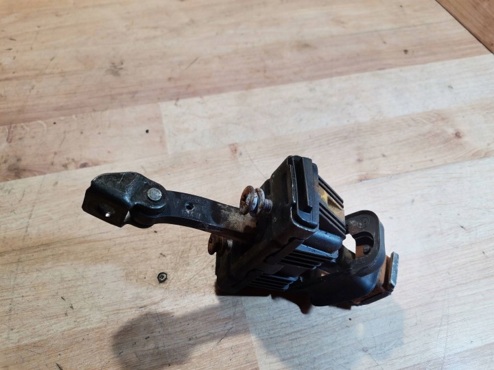 Türfeststeller Türstopper Tür przednich rechts BMW 3 E90 E91 2008 7060189