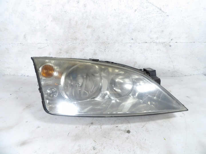 FORD MONDEO MK3 REFLEKTOR rechts 0301174202