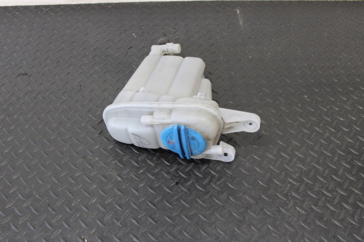 water tank PORSCHE MACAN 95B 8K0121303T