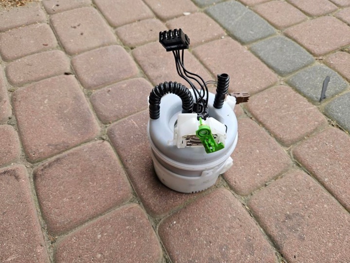 Kraftstoffpumpe Förderpumpe pomka plywak 1.2i Opel Corsa F 9839248180