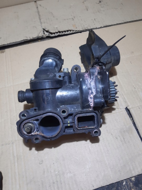 AUDI A5 8T A4 B8 A6 Q5 2.0 TFSI vodní čerpadlo 06J121026P