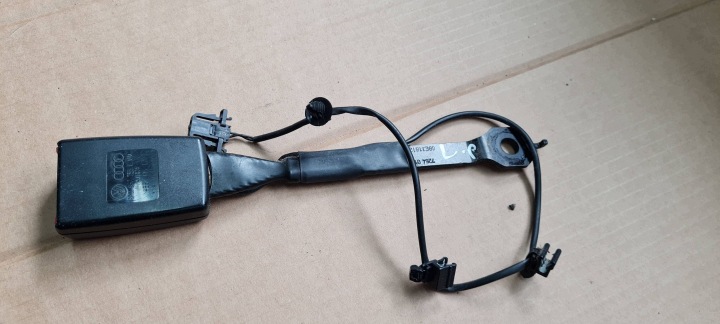 Q5 8R LIFT KLAMRA ZAPINKA stěny bezpečnostní předek 8R0857755L