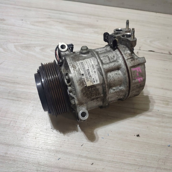 compressor of the air conditioning Jaguar F-Pace CPLA19D629BH