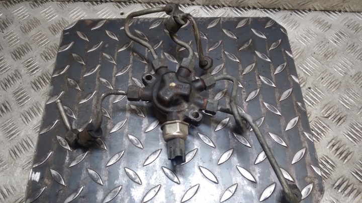 ROZDZIELACZ des Kraftstoffsbehälters FORD MONDEO MK 4 4M5Q9D280DB