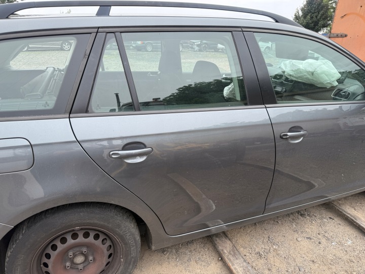 VW GOLF V VI KOMBI Portière Arrière Arrière Droit Sans KOROZJI LD7X Complets