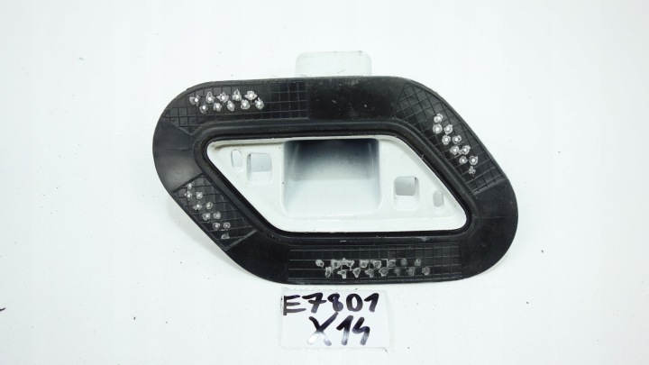 držák ostřikovač pravý VOLKSWAGEN TOUAREG III 18- 760807942B