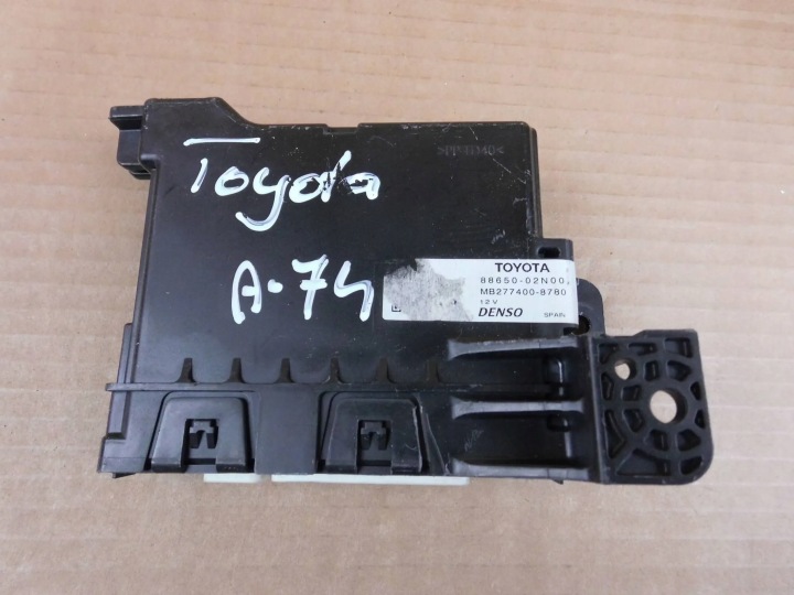 Toyota Auris II E180 2015-2018 module control unit of the air conditioning 8865002N00