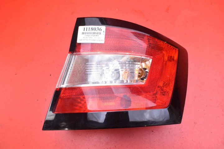 Feux phare Droit Arrière Arrière 6V9945096 SKODA FABIA 3 III NJ KOMBI 14-18