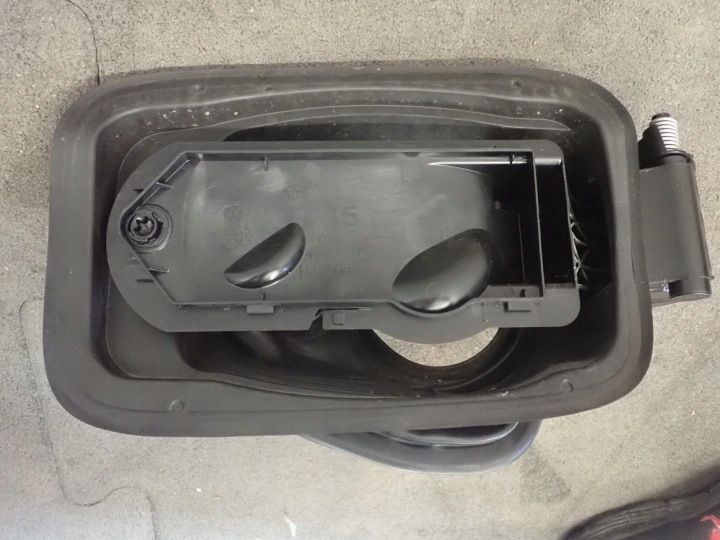 fuel tank door BMW 2 F45 F46 7302255