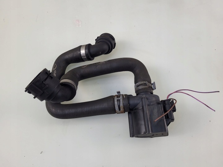 Pompe cyrkulacji Circulation d’eau Conduit pieces tuyaux Tuyau Tuyau flexible AUDI A4 B8 LIFT 06H121601M