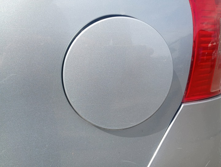 Sportello serbatoio carburante carburante Toyota Yaris 2 II FL 05-08 kod lakieru 1F8